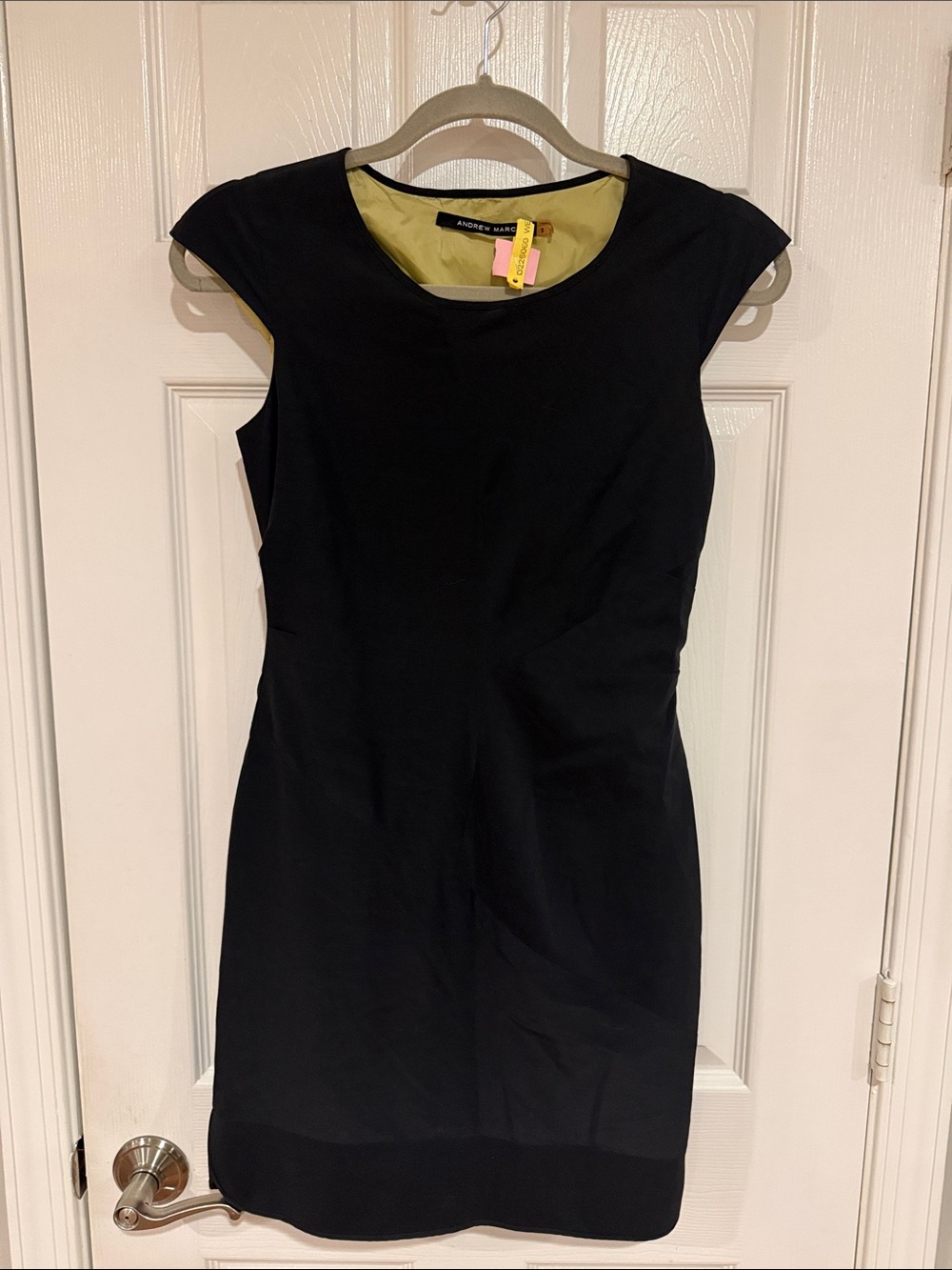 Andrew Marc Black Cap-Sleeve Sheath Dress with Yellow Lining size 2- Dry Cleaned